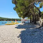 Dali Pomer Πούλα
