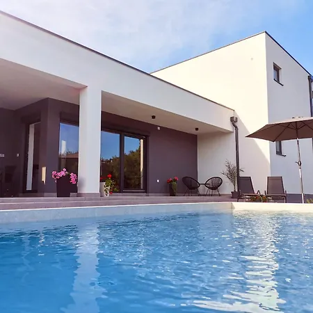 Villa Dali Pomer *