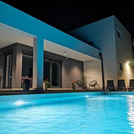 Villa Dali Pomer *