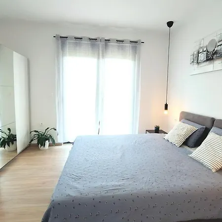 Dali Pomer * Πούλα